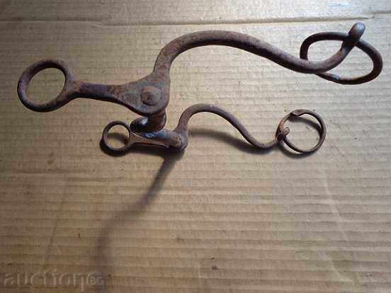 Armata veche de cavalerie căpăstru ham călăreț cu preț 42.00 BGN | € 21.47