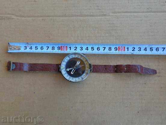 Vechi de locuințe armata busola cu bachelită, NRB cu preț 36.00 BGN | € 18.41 Vechi de locuințe armata busola cu bachelită, NRB cu preț 36.00 BGN | € 18.41