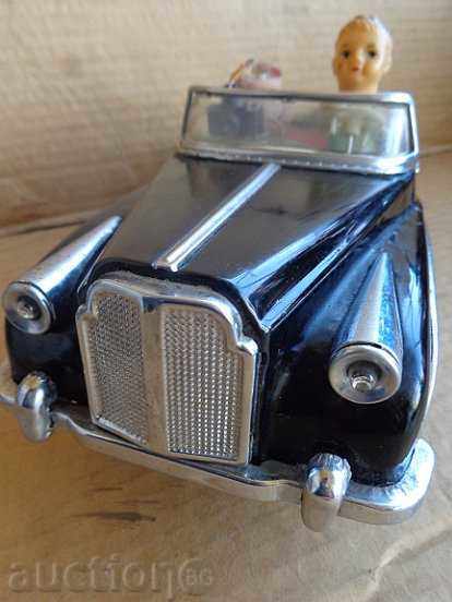 Delivery of An old toy toy, a cart, a car Delivery of An old toy toy, a cart, a car