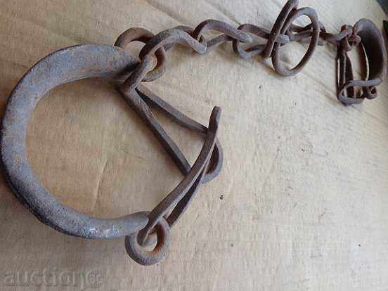 Hand forged beads, pangs, chains, handcuffs - 6 Hand forged beads, pangs, chains, handcuffs - 6