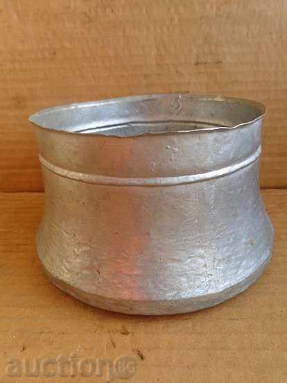 Old tin tin, saucepan, pot