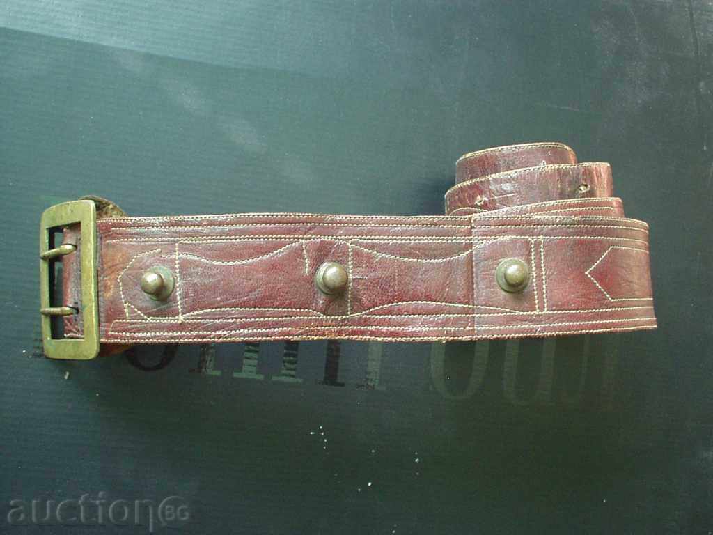 Curea vintage din piele cu preț 40.00 BGN | € 20.45 Curea vintage din piele cu preț 40.00 BGN | € 20.45