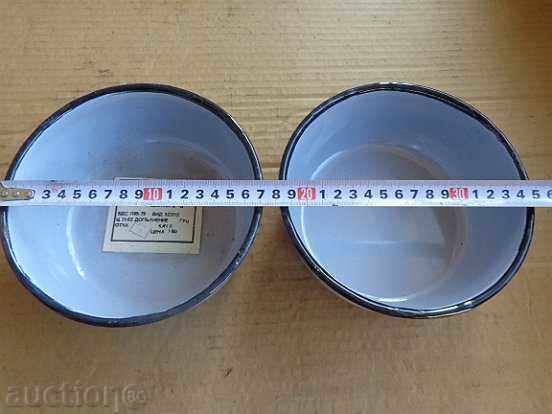 Lot of enamel jugs, enameled dish with price 20.00 BGN | € 10.23 Lot of enamel jugs, enameled dish with price 20.00 BGN | € 10.23