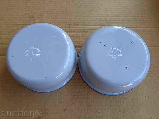 Lot of enamel jugs, enameled dish - 5 Lot of enamel jugs, enameled dish - 5