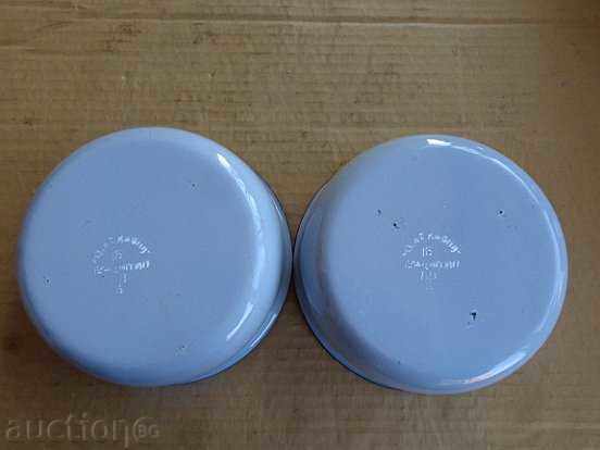 Lot of enamel jugs, enameled dish - 6 Lot of enamel jugs, enameled dish - 6