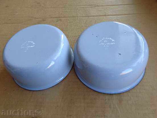 Lot of enamel jugs, enameled dish - 7 Lot of enamel jugs, enameled dish - 7