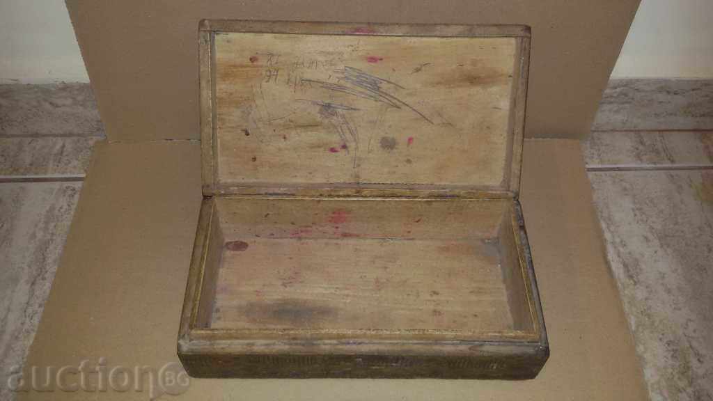 Auction  box for barber accessories