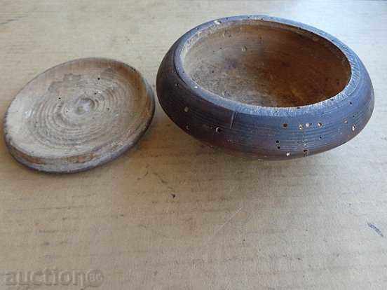 An old wooden bowl with a lid, a cop, a wooden one with price 53.00 BGN | € 27.10 An old wooden bowl with a lid, a cop, a wooden one with price 53.00 BGN | € 27.10