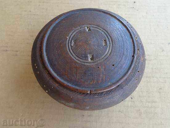 Auction An old wooden bowl with a lid, a cop, a wooden one Auction An old wooden bowl with a lid, a cop, a wooden one
