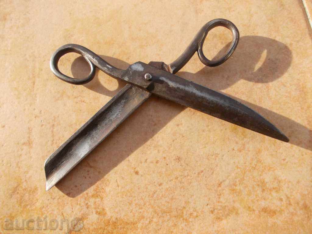 Old abadge scissors with price 34.00 BGN | € 17.38 Old abadge scissors with price 34.00 BGN | € 17.38