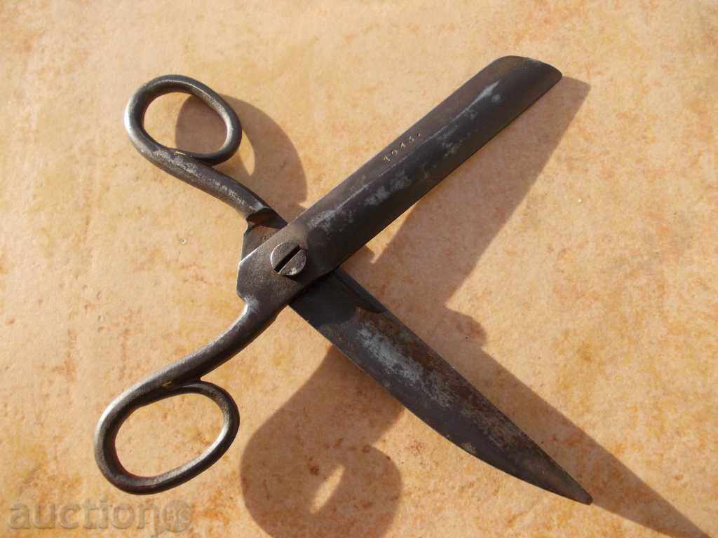 Auction Old abadge scissors Auction Old abadge scissors