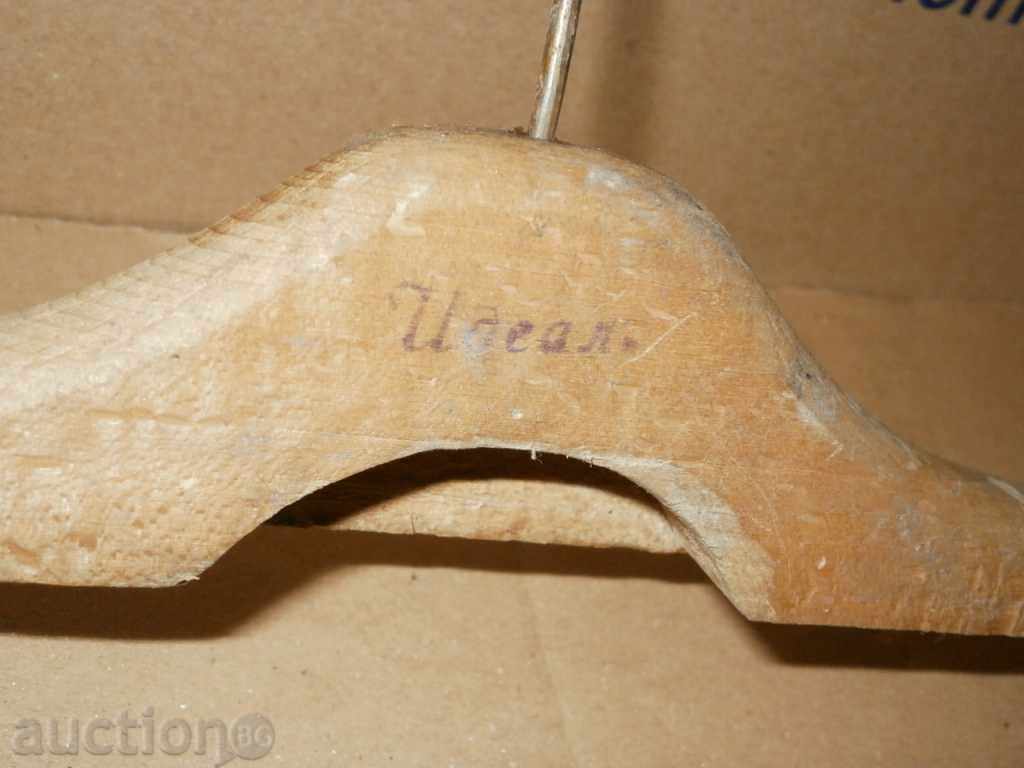 Licitație vechi cuier Ideala Licitație vechi cuier Ideala