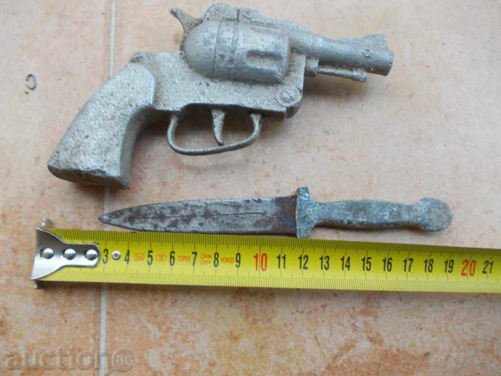 Old toys with price 10.00 BGN | € 5.11