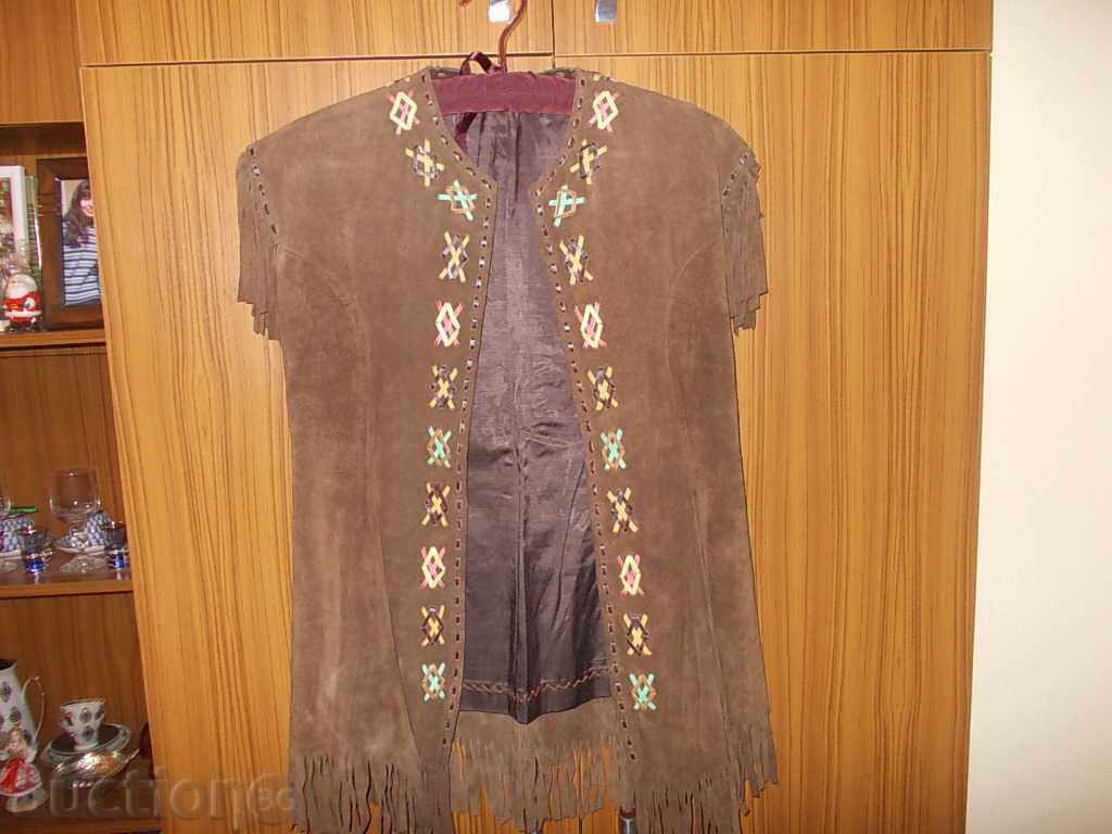 Πρωτότυπο και όμορφο γιλέκο σουέτ με κρόσσια με τιμή 40.00 BGN | € 20.45 Πρωτότυπο και όμορφο γιλέκο σουέτ με κρόσσια με τιμή 40.00 BGN | € 20.45