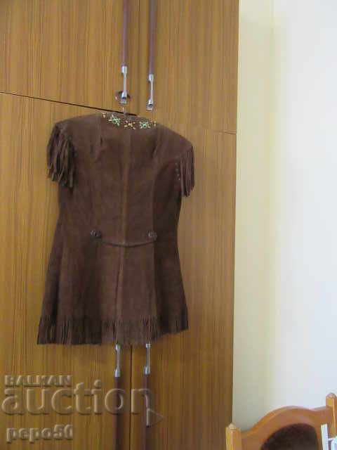 Δημοπρασία Πρωτότυπο και όμορφο γιλέκο σουέτ με κρόσσια Δημοπρασία Πρωτότυπο και όμορφο γιλέκο σουέτ με κρόσσια