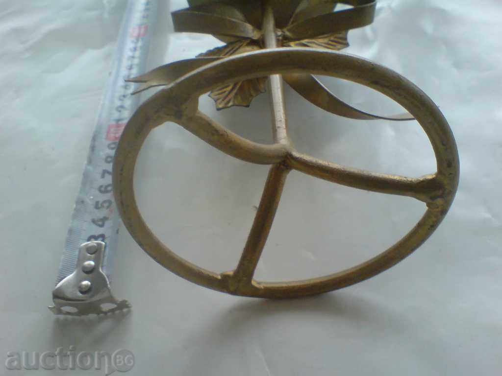 Livrarea sfeșnic din alamă - 20 cm înălțime Livrarea sfeșnic din alamă - 20 cm înălțime