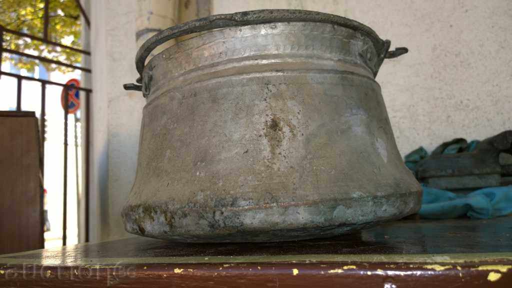 Auction 5864. BAKAR MEN'S WATER KALANDISIAN HONEY LIKE 8 LITTER Auction 5864. BAKAR MEN'S WATER KALANDISIAN HONEY LIKE 8 LITTER