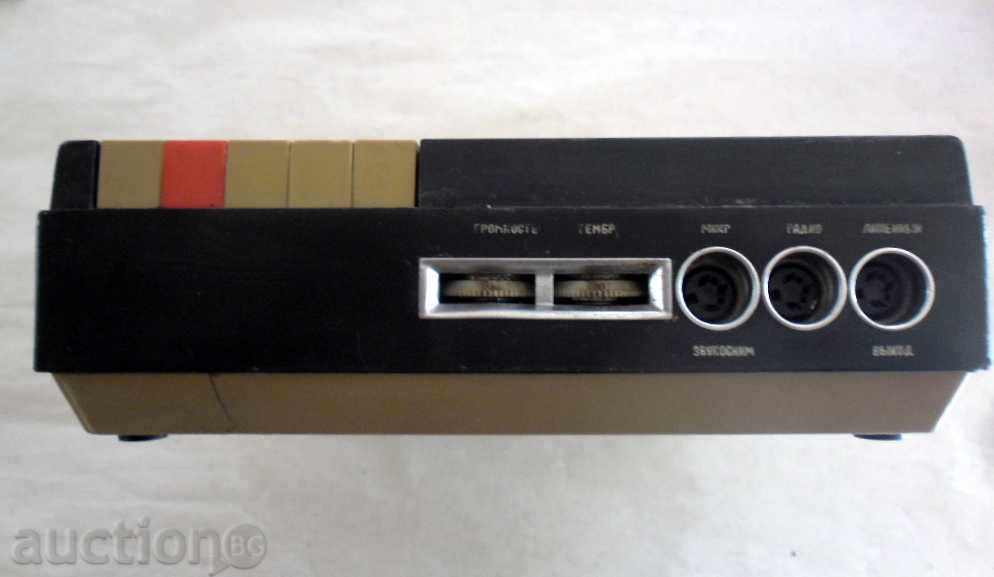 Τρανζίστορ μαγνητόφωνο "LIRA -206" ΕΣΣΔ - 1970 - 12 V - 5 Τρανζίστορ μαγνητόφωνο "LIRA -206" ΕΣΣΔ - 1970 - 12 V - 5