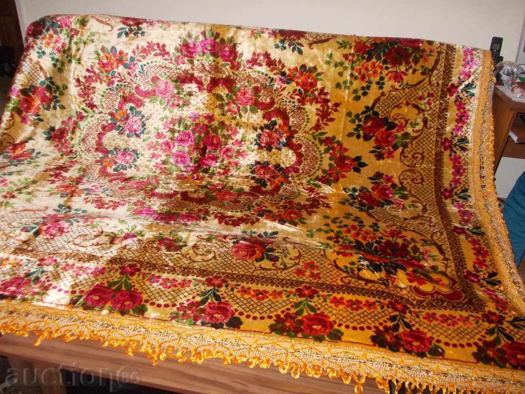 ПЛЮШЕНА ПОКРИВКА ЗА СПАЛНЯ С РЕСНИ (225х190см)