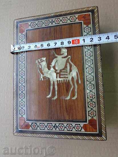 Кутия за бижута със седеф и интарзия с цена 89.00 лв. | € 45.50 Кутия за бижута със седеф и интарзия с цена 89.00 лв. | € 45.50