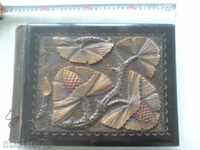 Album cu copertă de lemn