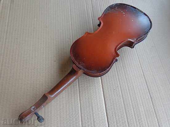 Παιδικό παιχνίδι κασσίτερου βιολί ΕΣΣΔ, της δεκαετίας του '60 με τιμή 23.00 BGN | € 11.76