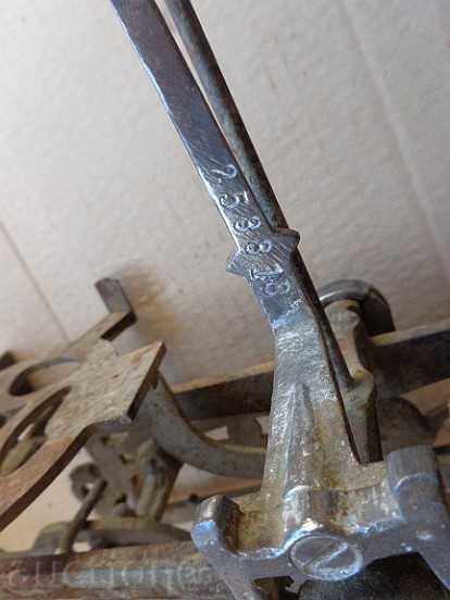 Old Viennese scales, scales, scales, pallet with price 79.00 BGN | € 40.39 Old Viennese scales, scales, scales, pallet with price 79.00 BGN | € 40.39