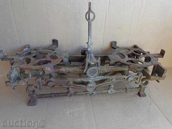 Old Viennese scales, scales, scales, pallet Old Viennese scales, scales, scales, pallet