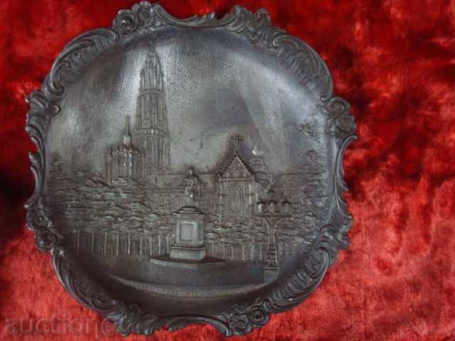 Auction Cigar ashtray, art accent and cigar knife. Auction Cigar ashtray, art accent and cigar knife.