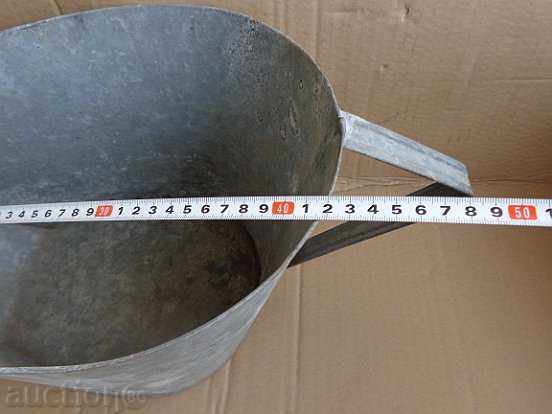 Auction  An old galvanized basin, trough, pot, household pot
