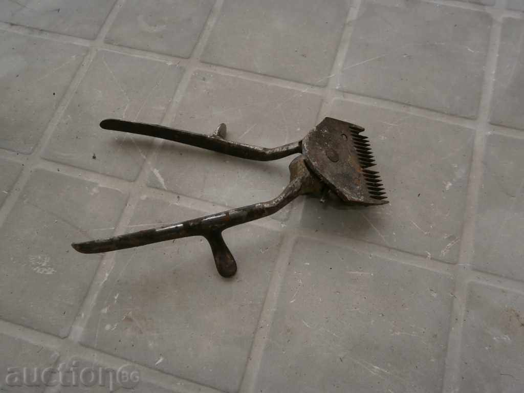 Auction old hair clipper Auction old hair clipper