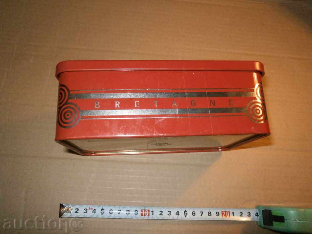 Auction  metal box of sweets