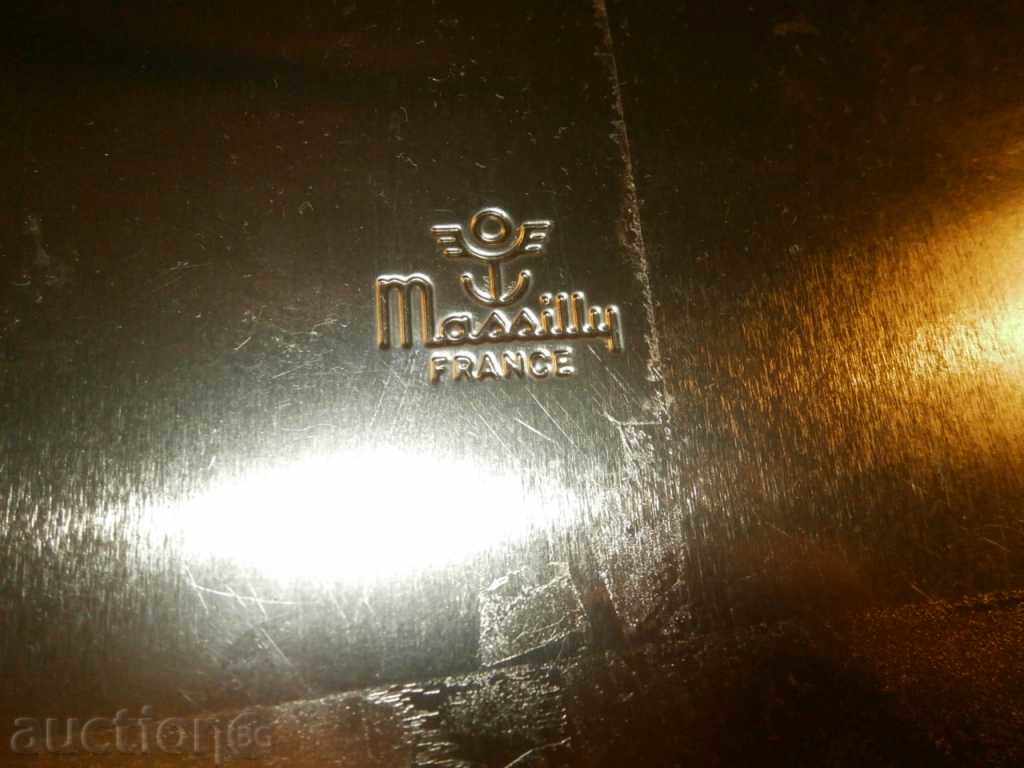 Delivery of metal box of sweets