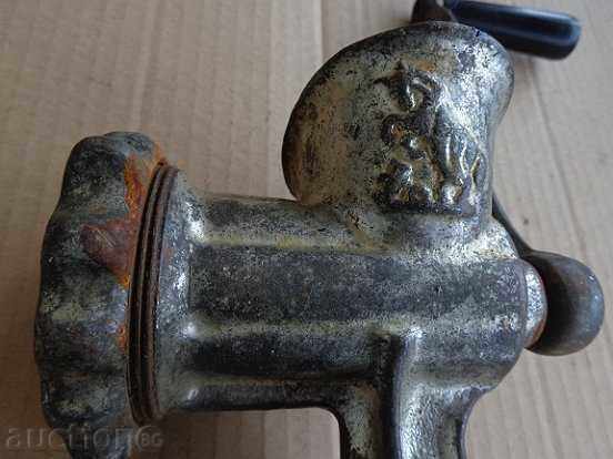 mașină de tocat carne veche, moara URSS 1973. cu preț 43.00 BGN | € 21.99 mașină de tocat carne veche, moara URSS 1973. cu preț 43.00 BGN | € 21.99