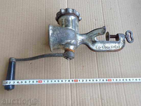 Licitație mașină de tocat carne veche, moara URSS 1973. Licitație mașină de tocat carne veche, moara URSS 1973.