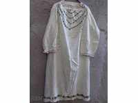 Стара булчинска риза с мъниста и дантела от чеиз,  носия
