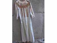 Стара булчинска риза с мъниста, пайети и дантела от чеиз