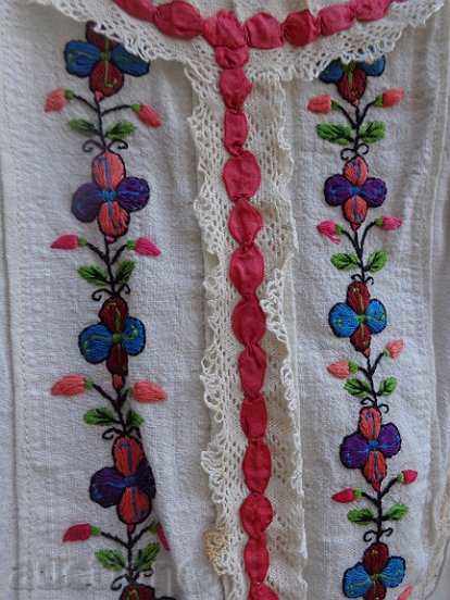 Auction Old bridal shirt with hand embroidery and lace from a dowry Auction Old bridal shirt with hand embroidery and lace from a dowry