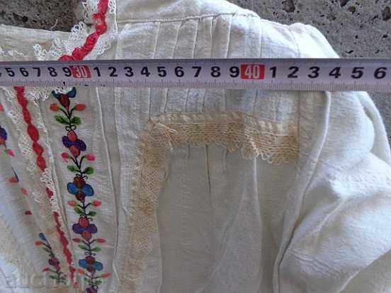 Old bridal shirt with hand embroidery and lace from a dowry - 5 Old bridal shirt with hand embroidery and lace from a dowry - 5