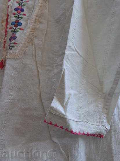 Old bridal shirt with hand embroidery and lace from a dowry - 7 Old bridal shirt with hand embroidery and lace from a dowry - 7