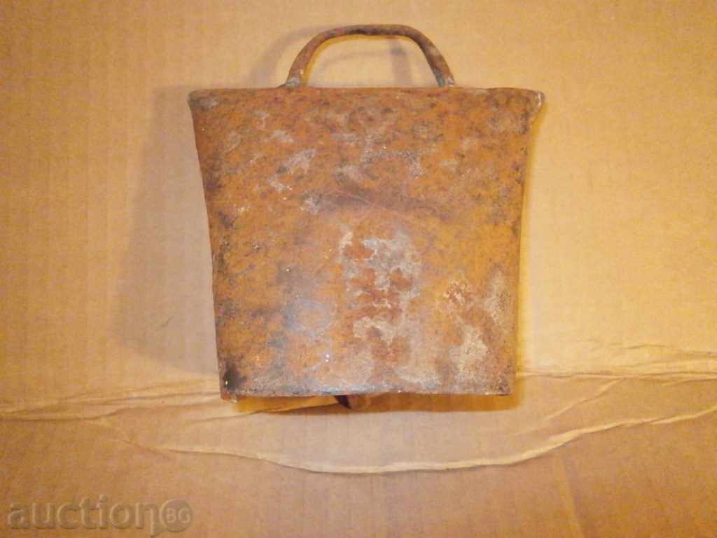 αρχαία πρωτόγονη καμπάνα σιδήρου με τιμή 41.00 BGN | € 20.96 αρχαία πρωτόγονη καμπάνα σιδήρου με τιμή 41.00 BGN | € 20.96