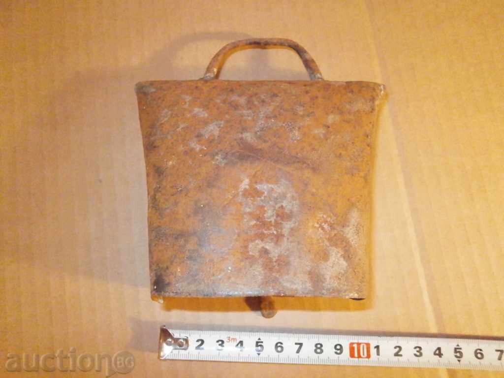 Δημοπρασία αρχαία πρωτόγονη καμπάνα σιδήρου Δημοπρασία αρχαία πρωτόγονη καμπάνα σιδήρου