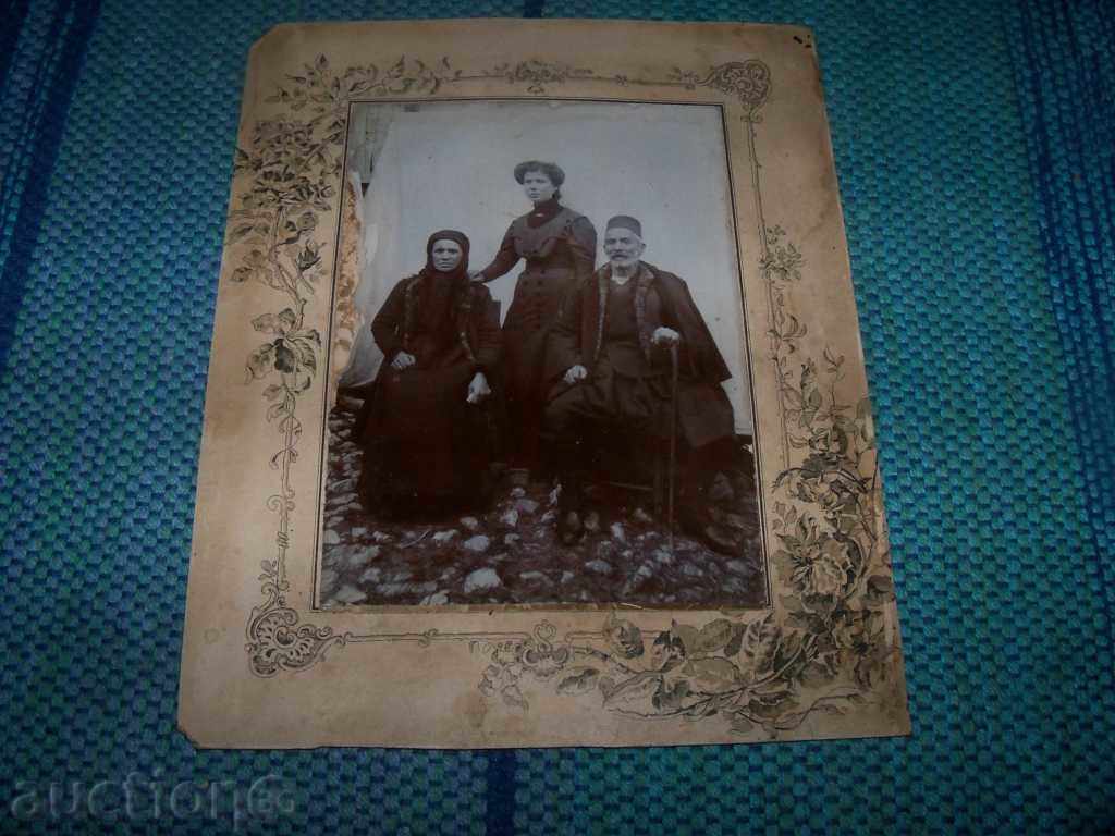 An old photograph of a Bulgarian family with price 10.00 BGN | € 5.11