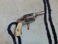 Pistol Pishtov Revolver