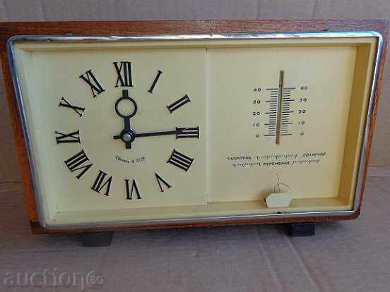 Παλιά ξυπνητήρι «ΦΑΡΟΣ» ΕΣΣΔ, ρολόι στην επιφάνεια εργασίας