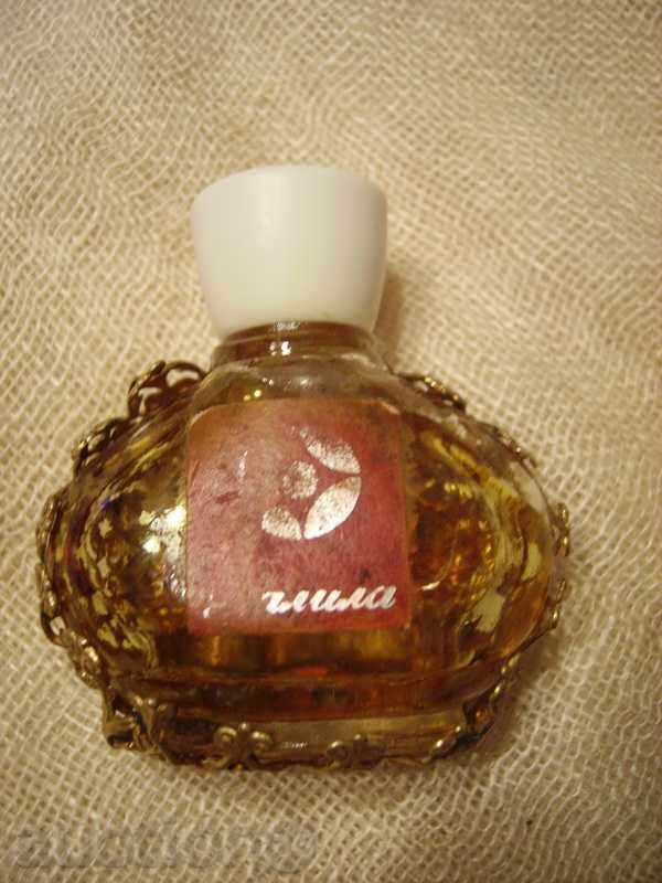 I am selling an old perfume bottle with metal fittings and gilding with price 25.00 BGN | € 12.78 I am selling an old perfume bottle with metal fittings and gilding with price 25.00 BGN | € 12.78