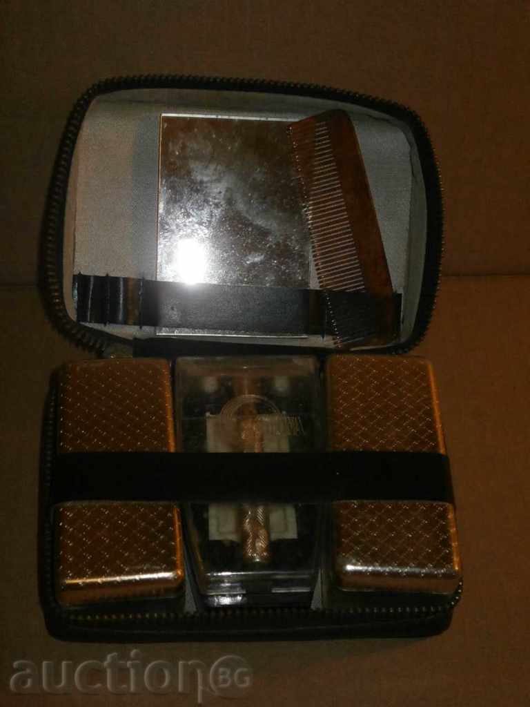 Delivery of razor shaving kit Delivery of razor shaving kit