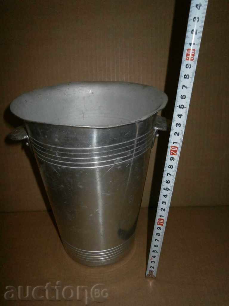 Delivery of Champagne Wine Bin Cooling Champagne 60te