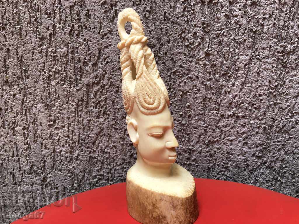 Statuetă de fildeș cu preț € 600.00 | 1173.50 BGN