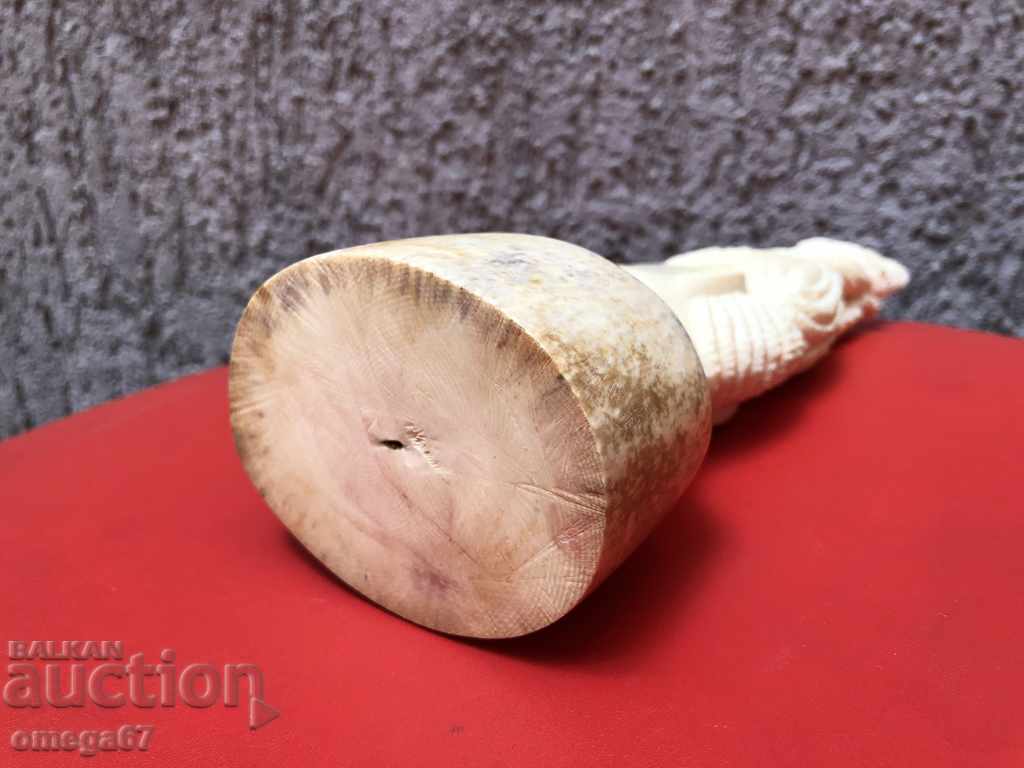 Livrarea Statuetă de fildeș